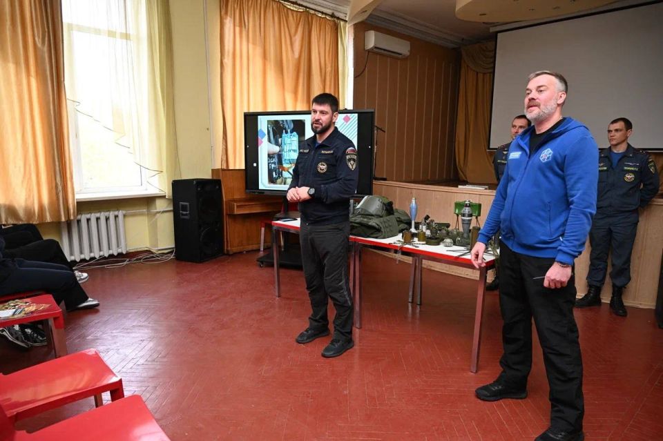 В Республику прибыли 11 врачей Национального центра помощи пропавшим и пострадавшим детям В Республику прибыли 11 врачей Национального центра помощи пропавшим и пострадавшим детям