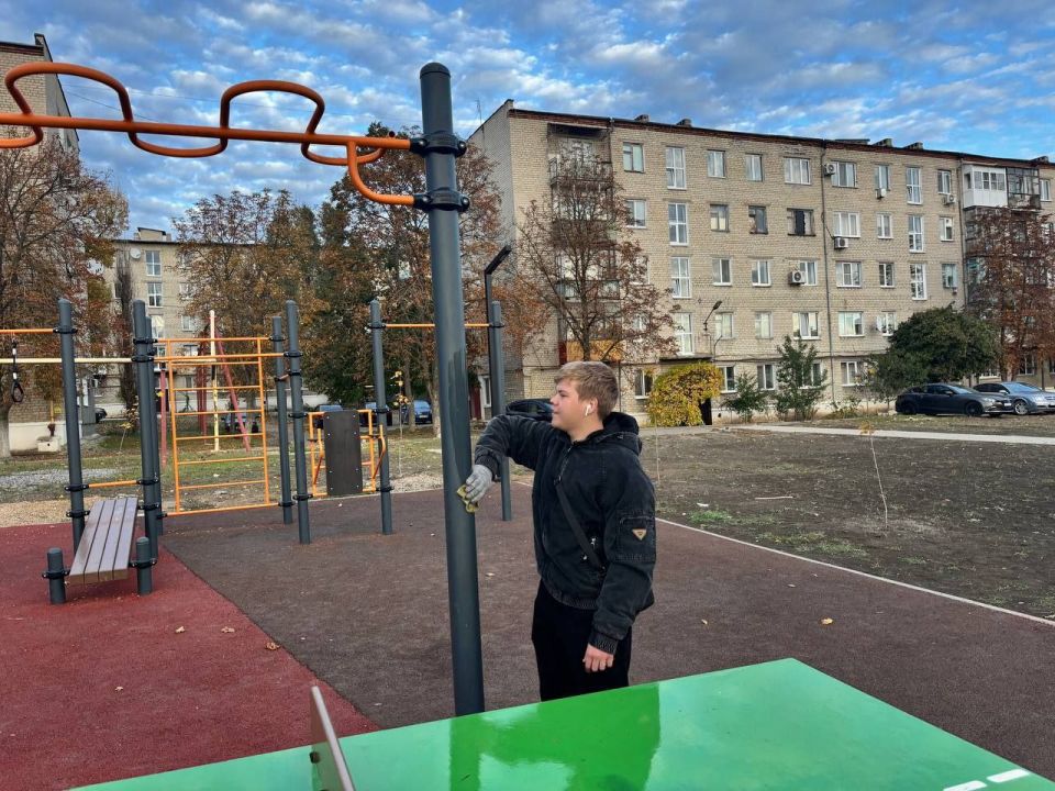 Стоп вандализм. В рамках направления «Доброслужащий» в Донецкой Народной Республике, молодежь Докучаевска продемонстрировала свою активную гражданскую позицию, проведя социально значимую акцию «Стоп вандализм» Стоп вандализм. В рамках направления «Доброслужащий» в Донецкой Народной Республике, молодежь Докучаевска продемонстрировала свою активную гражданскую позицию, проведя социально значимую акцию «Стоп вандализм»