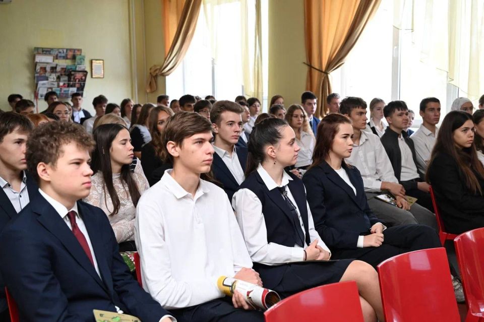 Денис Пушилин: По нашему приглашению в Республику прибыли 11 врачей Национального центра помощи пропавшим и пострадавшим детям Денис Пушилин: По нашему приглашению в Республику прибыли 11 врачей Национального центра помощи пропавшим и пострадавшим детям