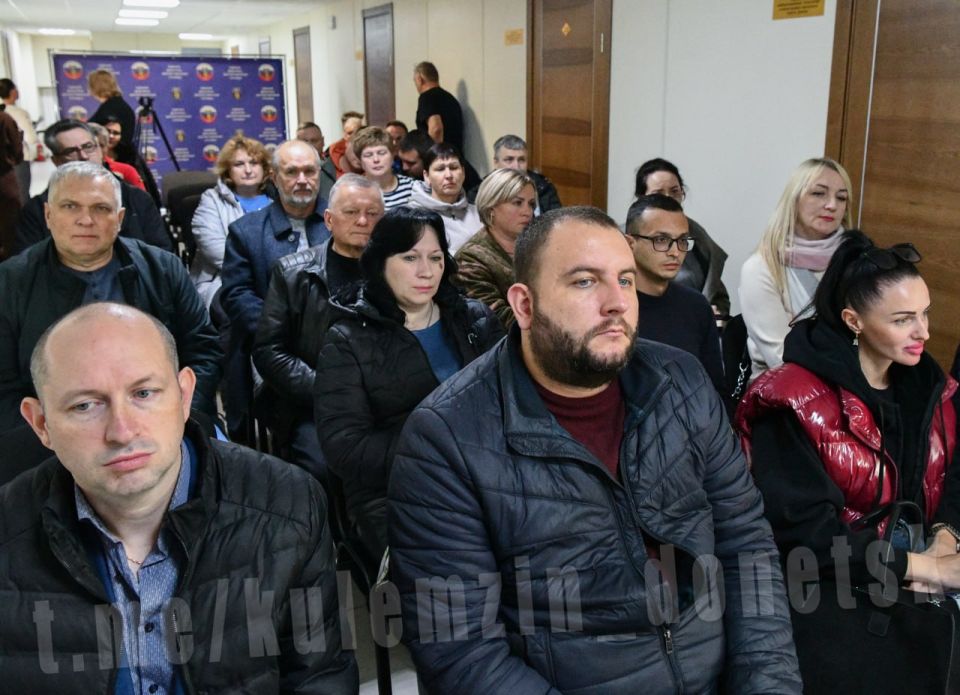Сегодня состоялся семинар-совещание, посвященный вопросам информационного взаимодействия между Единой дежурно-диспетчерской службой (ЕДДС) и дежурно-диспетчерскими службами (ДДС) в городском округе Донецк Сегодня состоялся семинар-совещание, посвященный вопросам информационного взаимодействия между Единой дежурно-диспетчерской службой (ЕДДС) и дежурно-диспетчерскими службами (ДДС) в городском округе Донецк