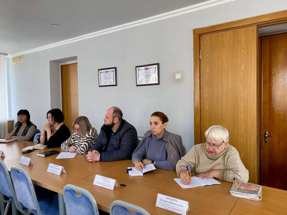 Евгений Поплавский: Вчера провел аппаратное совещание с руководителями ведомств, а также представителями силовых структур Евгений Поплавский: Вчера провел аппаратное совещание с руководителями ведомств, а также представителями силовых структур
