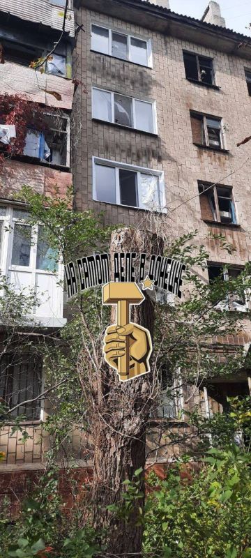 Украинские террористы нанесли варварский удар по центру Горловки — мирная жительница погибла, её разорвало на части Украинские террористы нанесли варварский удар по центру Горловки — мирная жительница погибла, её разорвало на части