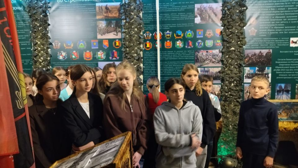 Школьники города Комсомольское посетили экскурсию «Боевой путь за свободу Донбасса» Школьники города Комсомольское посетили экскурсию «Боевой путь за свободу Донбасса»