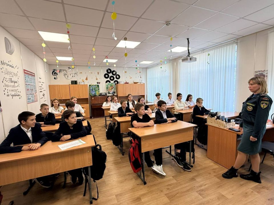 Акция «Учиться в Донбассе»: Классные встречи «Профессии наших родителей» Акция «Учиться в Донбассе»: Классные встречи «Профессии наших родителей»