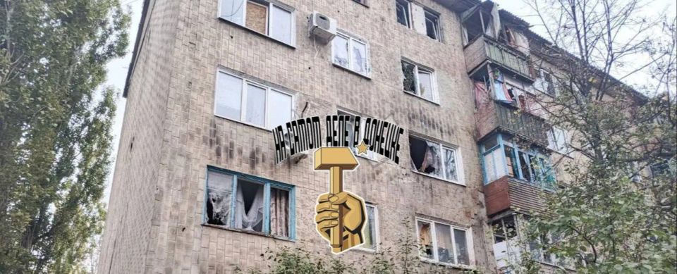 Украинские террористы нанесли варварский удар по центру Горловки — мирная жительница погибла, её разорвало на части Украинские террористы нанесли варварский удар по центру Горловки — мирная жительница погибла, её разорвало на части