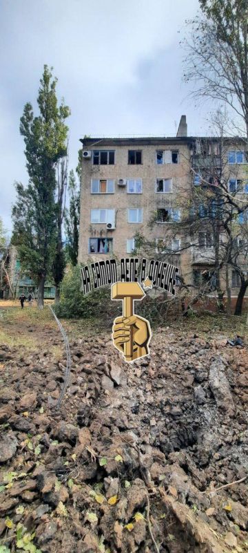 Украинские террористы нанесли варварский удар по центру Горловки — мирная жительница погибла, её разорвало на части Украинские террористы нанесли варварский удар по центру Горловки — мирная жительница погибла, её разорвало на части