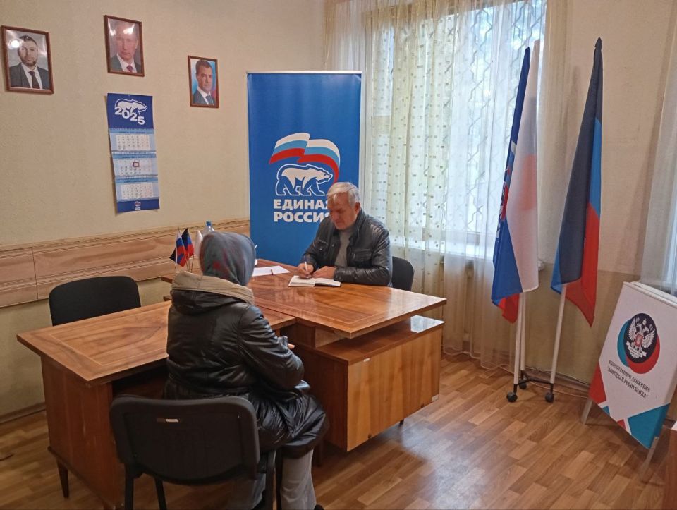 Валентин Левченко: В общественной приемной партии "Единая Россия" Киевского района г.Донецка депутат Народного Совета Донецкой Народной Республики Виктор Ищенко провел прием граждан Валентин Левченко: В общественной приемной партии "Единая Россия" Киевского района г.Донецка депутат Народного Совета Донецкой Народной Республики Виктор Ищенко провел прием граждан