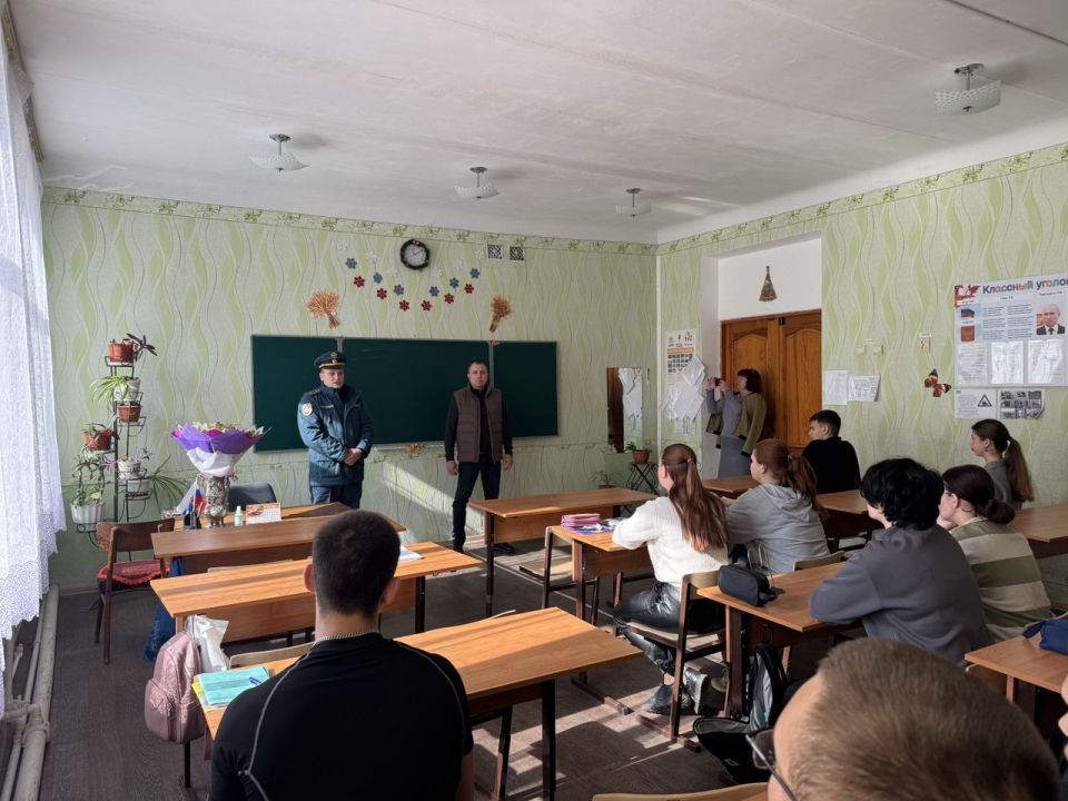 Разговор о важном. Сегодня, 15 октября, в ГБОУ «СШ №12 им. М. Толстых» состоялась встреча администрации городского округа Иловайск и представителей МЧС со школьниками, в рамках плана мероприятий, направленных на... Разговор о важном. Сегодня, 15 октября, в ГБОУ «СШ №12 им. М. Толстых» состоялась встреча администрации городского округа Иловайск и представителей МЧС со школьниками, в рамках плана мероприятий, направленных на...