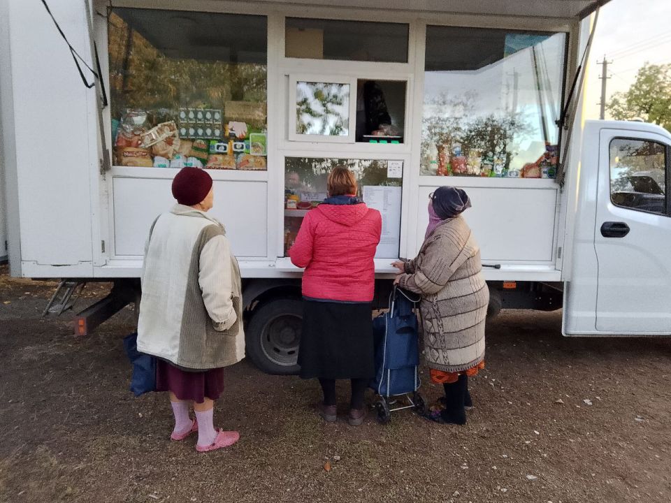 С 11 по 15 октября 2025 года осуществлена выездная торговля с использованием автомагазинов в населенных пунктах городских округов Донецк, Горловка, Мариуполь, на территории г. Авдеевка, также Волновахского, Володарского... С 11 по 15 октября 2025 года осуществлена выездная торговля с использованием автомагазинов в населенных пунктах городских округов Донецк, Горловка, Мариуполь, на территории г. Авдеевка, также Волновахского, Володарского...