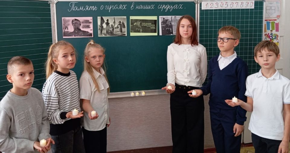 Школьники Старобешевского округа почтили память "Моторолы" Школьники Старобешевского округа почтили память "Моторолы"