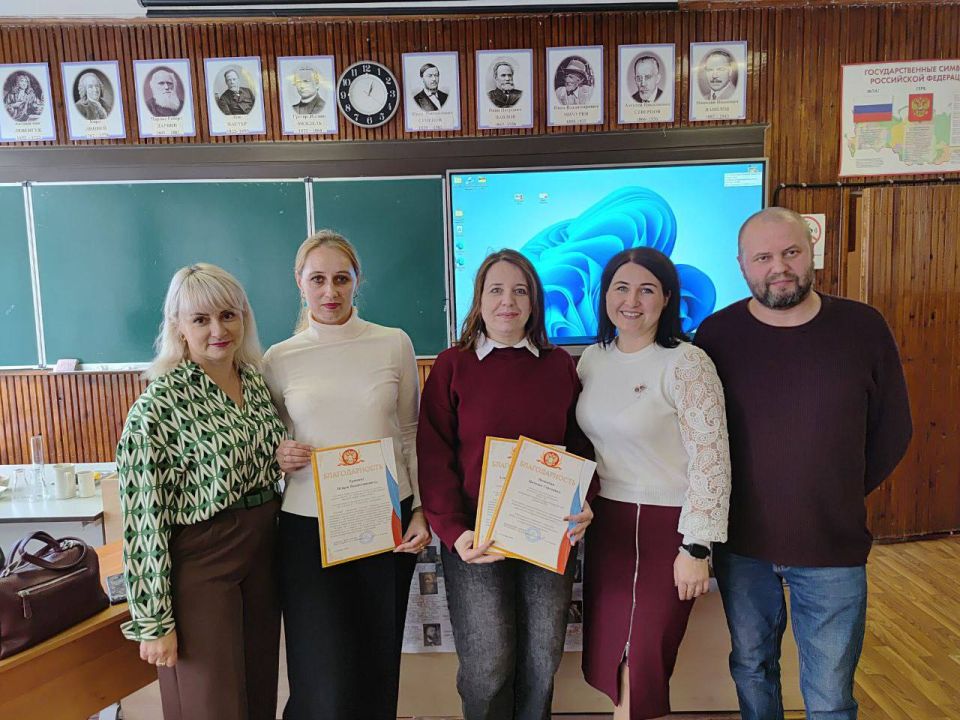 Одна из первоочередных задач сегодня - мирное восстановление Донбасса Одна из первоочередных задач сегодня - мирное восстановление Донбасса