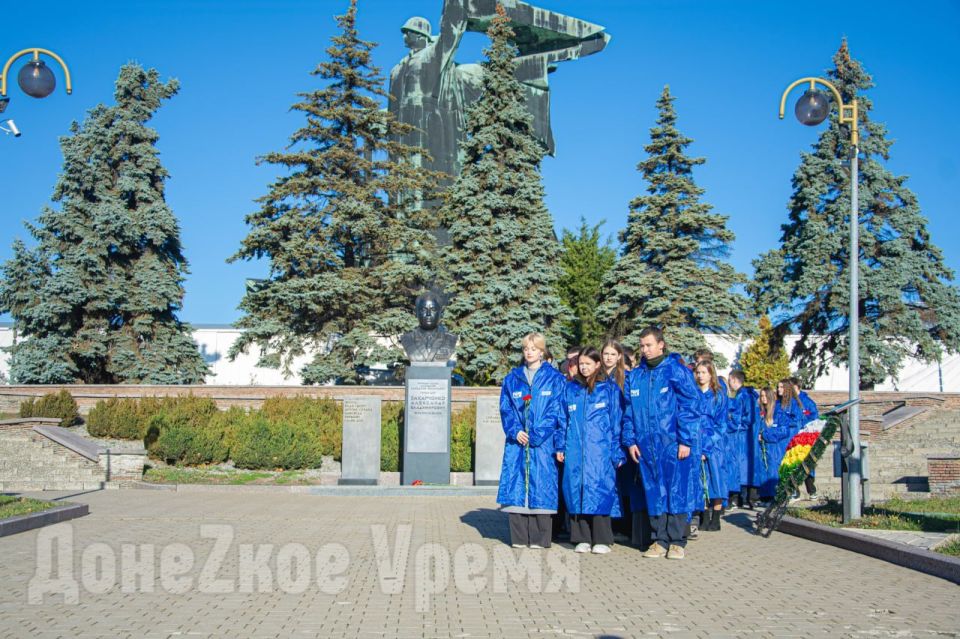 В девятую годовщину гибели: донецкая молодежь почтила память Героя ДНР Арсена Павлова В девятую годовщину гибели: донецкая молодежь почтила память Героя ДНР Арсена Павлова