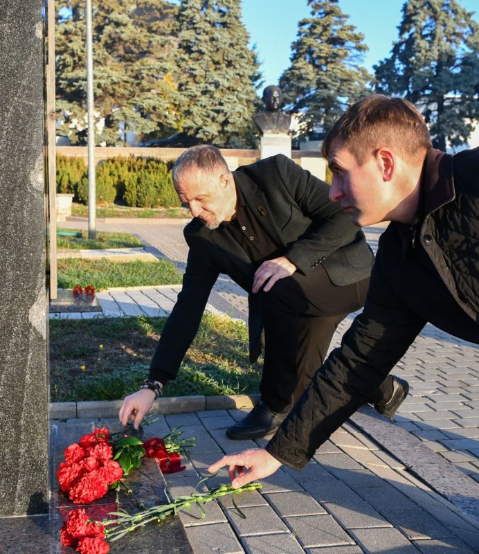 02.02.1983-16.10.2016. Арсен «Моторола» Павлов – настоящий воин, защитник своей земли, человек, который не предал свои идеалы 02.02.1983-16.10.2016. Арсен «Моторола» Павлов – настоящий воин, защитник своей земли, человек, который не предал свои идеалы