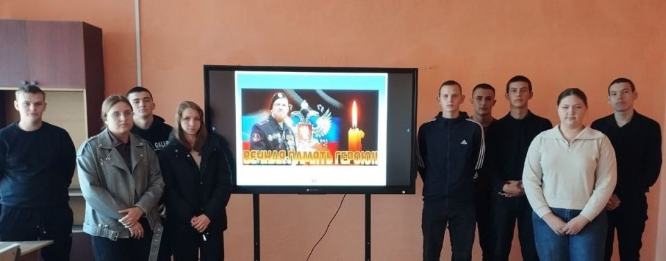 Школьники Старобешевского округа почтили память "Моторолы" Школьники Старобешевского округа почтили память "Моторолы"