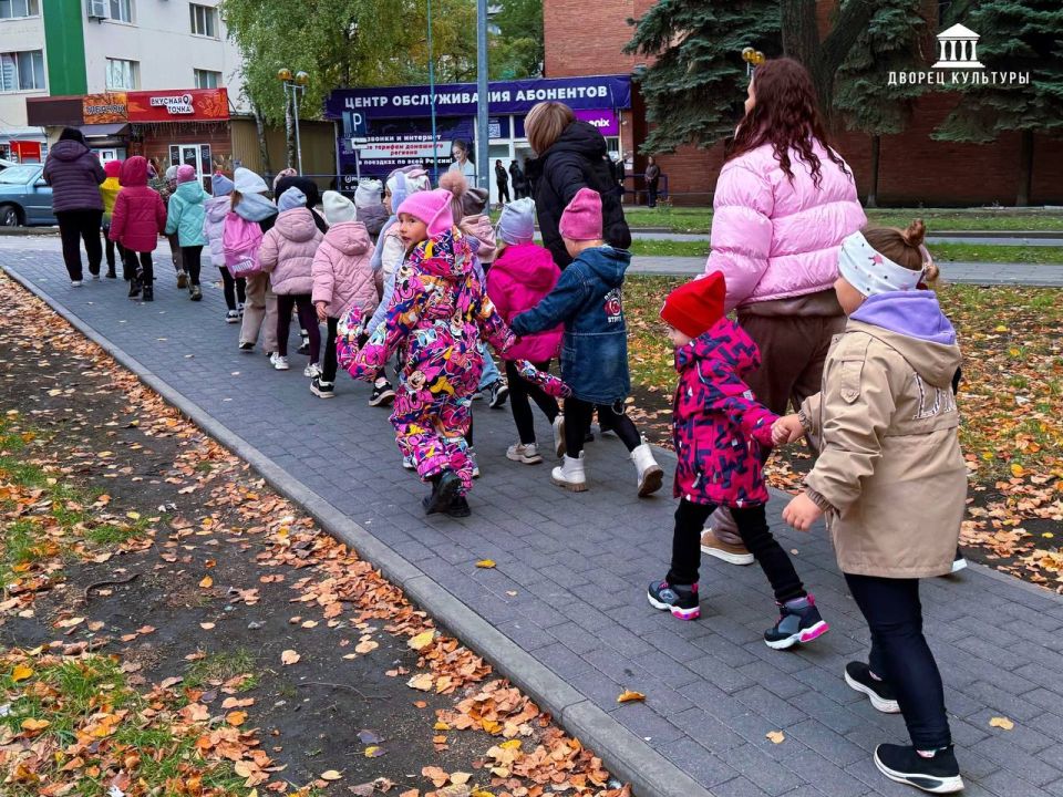 16 октября в Харцызском городском Дворце культуры прошёл инструктаж о последствиях ложных сообщений и готовящихся террористических актов 16 октября в Харцызском городском Дворце культуры прошёл инструктаж о последствиях ложных сообщений и готовящихся террористических актов