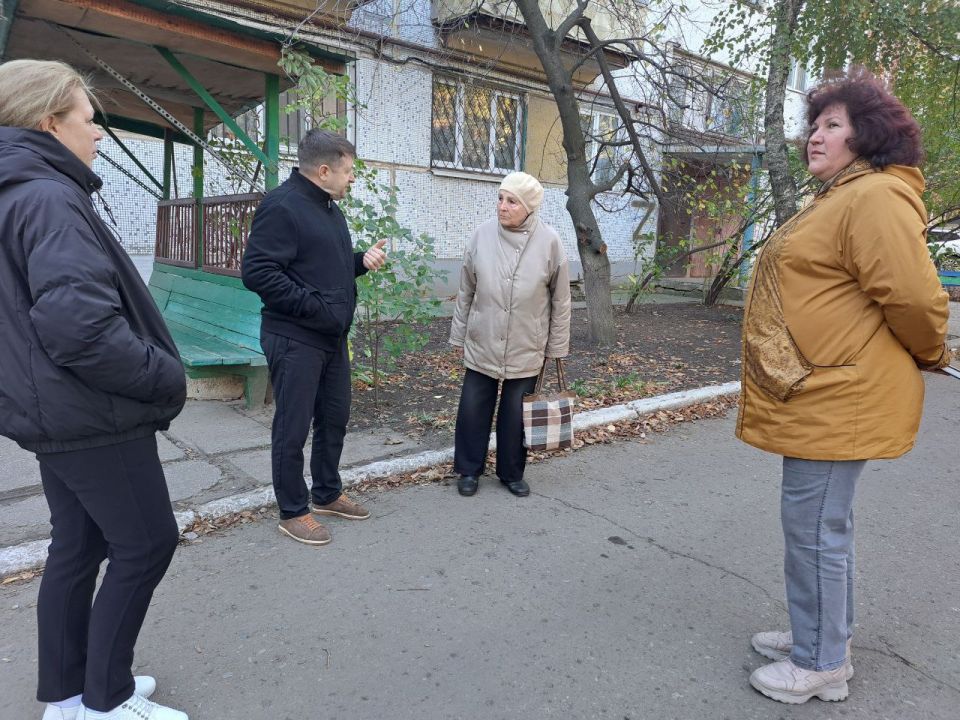 Сергей Желновач: 16.10.2025 заместитель главы муниципального образования городского округа Дебальцево Тур Виталий Викторович провел встречу с населением города Светлодарск, на которой обсудили наиболее волнующие вопросы... Сергей Желновач: 16.10.2025 заместитель главы муниципального образования городского округа Дебальцево Тур Виталий Викторович провел встречу с населением города Светлодарск, на которой обсудили наиболее волнующие вопросы...