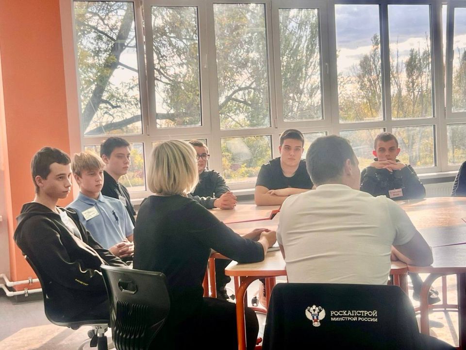 В Мариупольском строительном профильном колледже (МСПК) прошла встреча будущих студентов-целевиков с представителями ФАУ «РосКапСтрой» В Мариупольском строительном профильном колледже (МСПК) прошла встреча будущих студентов-целевиков с представителями ФАУ «РосКапСтрой»