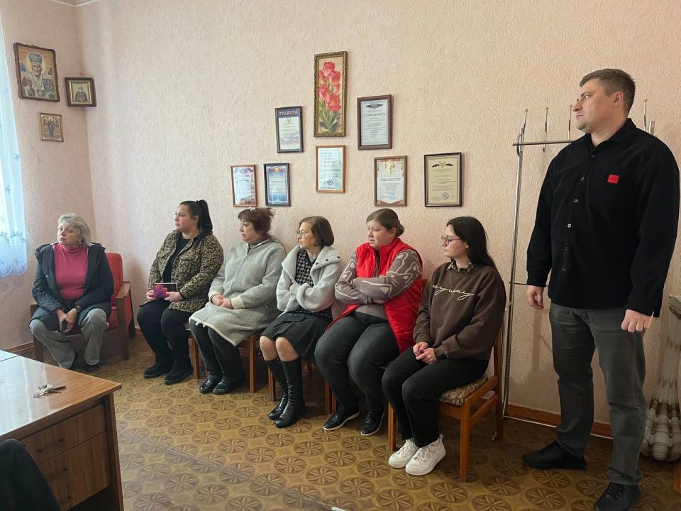 Заместитель главы Администрации городского округа Харцызск Юлия Михайленко совместно с начальником Управления образования Николаем Осиповым провели встречу с трудовым коллективом ГБОУ "СШ № 1 г.о. Харцызск" Заместитель главы Администрации городского округа Харцызск Юлия Михайленко совместно с начальником Управления образования Николаем Осиповым провели встречу с трудовым коллективом ГБОУ "СШ № 1 г.о. Харцызск"