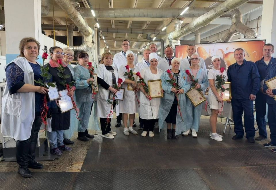 Во Всемирный день хлеба вице-премьер Артем Крамаренко посетил Шахтёрский хлебозавод Во Всемирный день хлеба вице-премьер Артем Крамаренко посетил Шахтёрский хлебозавод