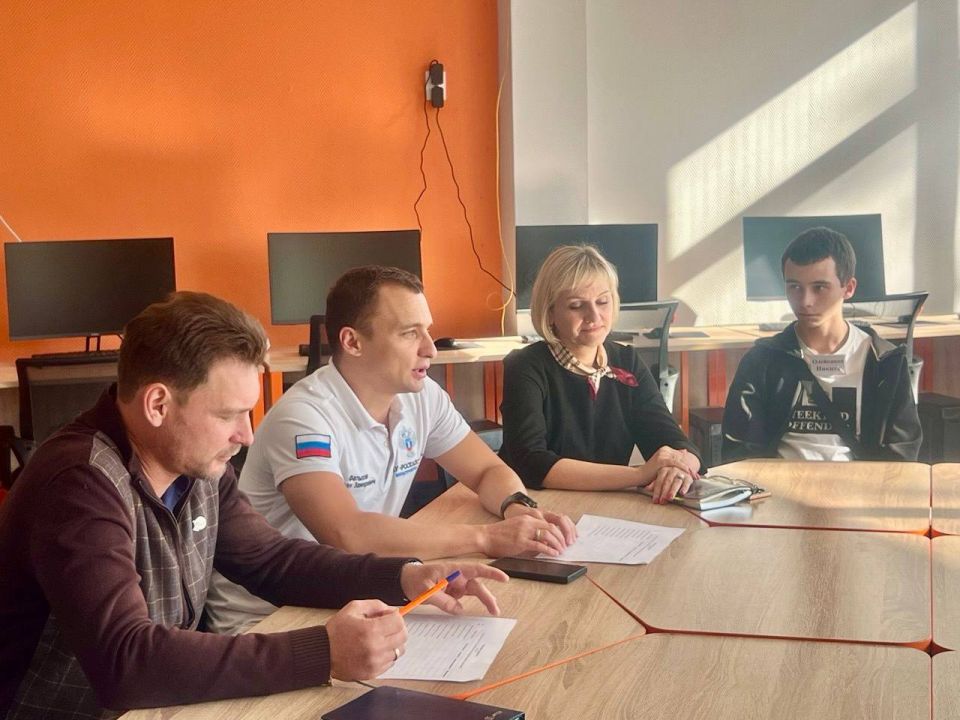 В Мариупольском строительном профильном колледже (МСПК) прошла встреча будущих студентов-целевиков с представителями ФАУ «РосКапСтрой» В Мариупольском строительном профильном колледже (МСПК) прошла встреча будущих студентов-целевиков с представителями ФАУ «РосКапСтрой»