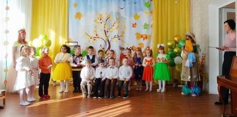 Заглянул сегодня праздник в каждый дом, Потому что бродит осень за окном Заглянул сегодня праздник в каждый дом, Потому что бродит осень за окном