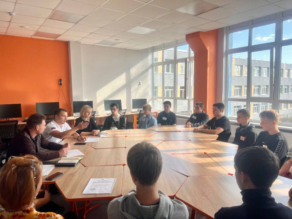 В Мариупольском строительном профильном колледже (МСПК) прошла встреча будущих студентов-целевиков с представителями ФАУ «РосКапСтрой» В Мариупольском строительном профильном колледже (МСПК) прошла встреча будущих студентов-целевиков с представителями ФАУ «РосКапСтрой»