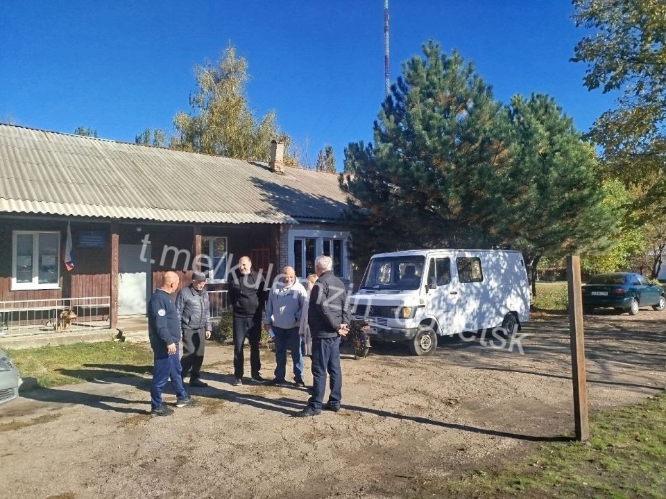 Сегодня состоялась очередная встреча заместителя главы администрации г. о. Донецк с трудовым коллективом «Спортивной школы №4 г. Донецка» Сегодня состоялась очередная встреча заместителя главы администрации г. о. Донецк с трудовым коллективом «Спортивной школы №4 г. Донецка»