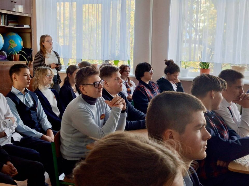 Бизнес с молоду. Комитет по предпринимательству и экономической грамотности провел открытый урок для будущих предпринимателей в Гимназии №70 г.Донецк. Спикер рассказал: Бизнес с молоду. Комитет по предпринимательству и экономической грамотности провел открытый урок для будущих предпринимателей в Гимназии №70 г.Донецк. Спикер рассказал: