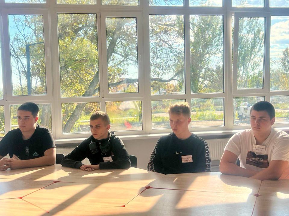 В Мариупольском строительном профильном колледже (МСПК) прошла встреча будущих студентов-целевиков с представителями ФАУ «РосКапСтрой» В Мариупольском строительном профильном колледже (МСПК) прошла встреча будущих студентов-целевиков с представителями ФАУ «РосКапСтрой»