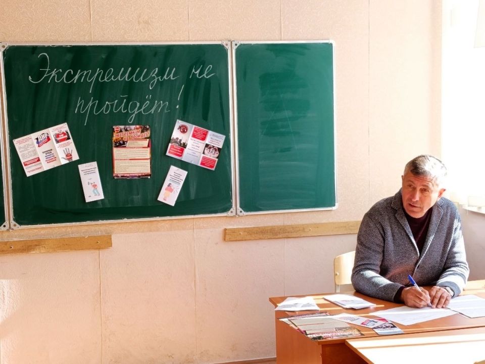 Наталья Бегуненко: Сотрудники сектора по делам молодёжи, культуры и спорта Управы Петровского внутригородского района Администрации г. о. Донецк провели беседу с учащимися ГБОУ «Гимназия № 107 г.о. Донецк» по теме «Мы вместе... Наталья Бегуненко: Сотрудники сектора по делам молодёжи, культуры и спорта Управы Петровского внутригородского района Администрации г. о. Донецк провели беседу с учащимися ГБОУ «Гимназия № 107 г.о. Донецк» по теме «Мы вместе...