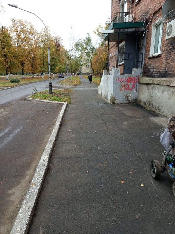 С заботой об округе.. За 15.10.2025 года сотрудниками МУП АГЯ «ЖЭК» выполнены следующие виды работ: выполнены работы по уборке придомовой территории по адресам: С заботой об округе.. За 15.10.2025 года сотрудниками МУП АГЯ «ЖЭК» выполнены следующие виды работ: выполнены работы по уборке придомовой территории по адресам: