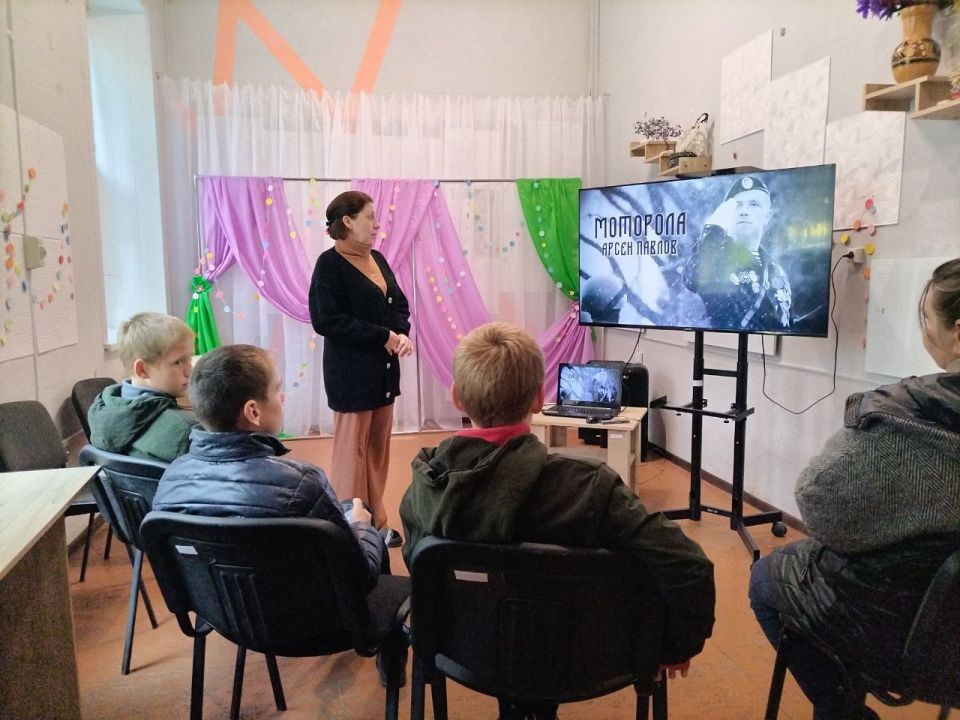 Арсен Павлов, известный под псевдонимом Моторола, среди первых российских добровольцев прибыл в Донбасс и встал на его защиту Арсен Павлов, известный под псевдонимом Моторола, среди первых российских добровольцев прибыл в Донбасс и встал на его защиту