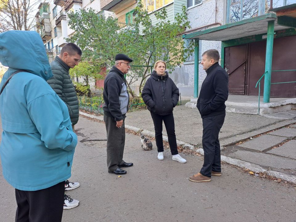 Сергей Желновач: 16.10.2025 заместитель главы муниципального образования городского округа Дебальцево Тур Виталий Викторович провел встречу с населением города Светлодарск, на которой обсудили наиболее волнующие вопросы... Сергей Желновач: 16.10.2025 заместитель главы муниципального образования городского округа Дебальцево Тур Виталий Викторович провел встречу с населением города Светлодарск, на которой обсудили наиболее волнующие вопросы...
