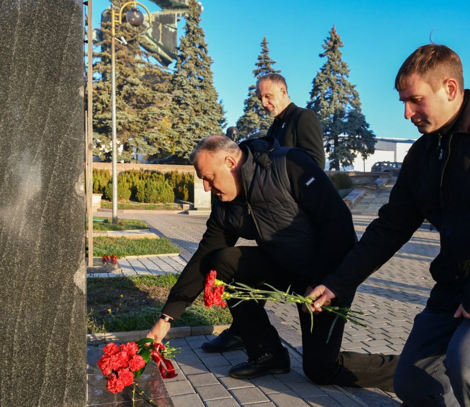 02.02.1983-16.10.2016. Арсен «Моторола» Павлов – настоящий воин, защитник своей земли, человек, который не предал свои идеалы 02.02.1983-16.10.2016. Арсен «Моторола» Павлов – настоящий воин, защитник своей земли, человек, который не предал свои идеалы