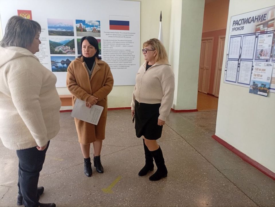 Заместитель главы администрации Волновахского муниципального округа и координатор Женского движения «Единой России» Елена Снисаренко совместно с начальником управления образования Надеждой Заиченко провели встречу с... Заместитель главы администрации Волновахского муниципального округа и координатор Женского движения «Единой России» Елена Снисаренко совместно с начальником управления образования Надеждой Заиченко провели встречу с...
