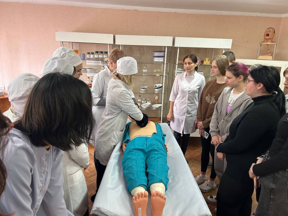 В рамках акции «Учиться в Донбассе» будущие абитуриенты посетили Донецкий медицинский колледж В рамках акции «Учиться в Донбассе» будущие абитуриенты посетили Донецкий медицинский колледж
