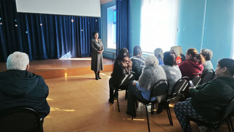 16 октября, председатель Макеевского городского совета Валентина Харлашка провела встречу c трудовым коллективом Государственного бюджетного образовательного учреждения «Средняя школа №4 городского округа Макеевка» 16 октября, председатель Макеевского городского совета Валентина Харлашка провела встречу c трудовым коллективом Государственного бюджетного образовательного учреждения «Средняя школа №4 городского округа Макеевка»