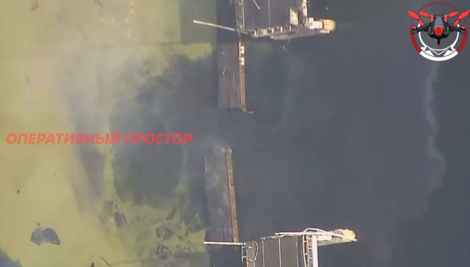 Уничтожение ударом ФАБ-500 с УМПК-ПД понтонной переправы, возведённой у ранее повреждённого моста через реку Северский Донец в районе пгт Райгородок Уничтожение ударом ФАБ-500 с УМПК-ПД понтонной переправы, возведённой у ранее повреждённого моста через реку Северский Донец в районе пгт Райгородок