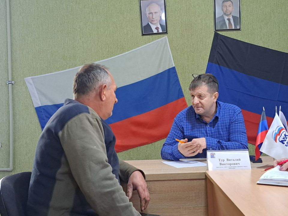 Сергей Желновач: 16 октября 2025 года, заместитель главы администрации городского округа Дебальцево Тур Виталий Викторович, провёл личный прием граждан в местной общественной приёмной Светлодарского местного отделения Партии... Сергей Желновач: 16 октября 2025 года, заместитель главы администрации городского округа Дебальцево Тур Виталий Викторович, провёл личный прием граждан в местной общественной приёмной Светлодарского местного отделения Партии...