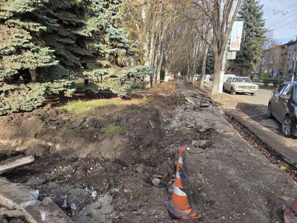 При поддержке Нижегородской области в Харцызске обновляют тротуары При поддержке Нижегородской области в Харцызске обновляют тротуары