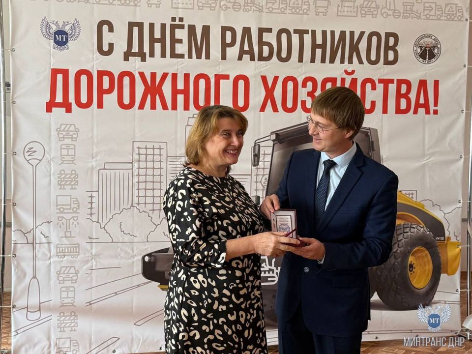 В Министерстве транспорта Республики отметили лучших представителей дорожной отрасли В Министерстве транспорта Республики отметили лучших представителей дорожной отрасли