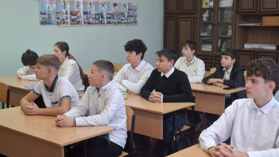 Представитель отдела опеки и попечительства администрации городского округа Дебальцево посетил ГБОУ «Школа № 3 городского округа Дебальцево» с познавательной лекцией Представитель отдела опеки и попечительства администрации городского округа Дебальцево посетил ГБОУ «Школа № 3 городского округа Дебальцево» с познавательной лекцией