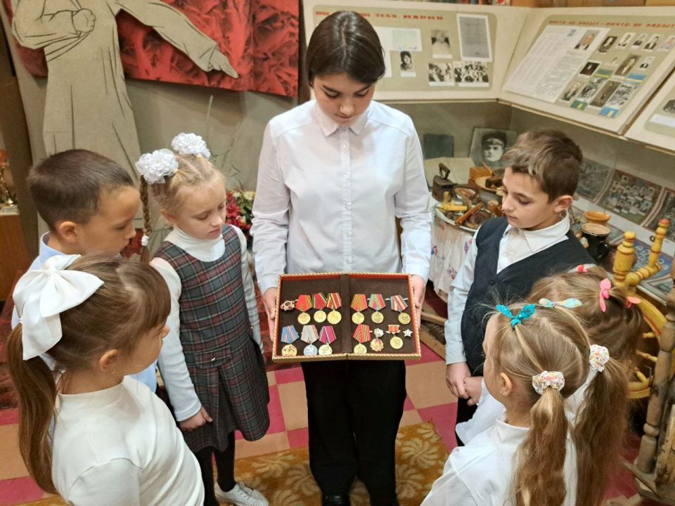 Олег Трофимов: Школьные музеи региона присоединились к масштабной акции «Учиться в Донбассе» Олег Трофимов: Школьные музеи региона присоединились к масштабной акции «Учиться в Донбассе»