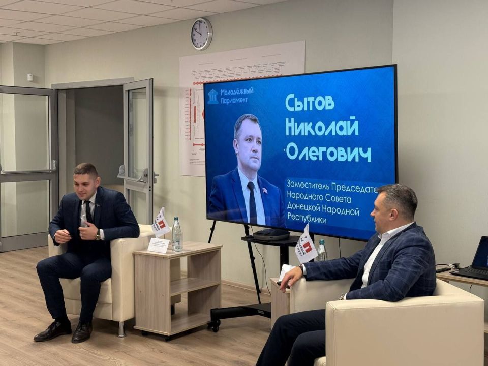Николай Сытов провел лекцию для молодых парламентариев ДНР Николай Сытов провел лекцию для молодых парламентариев ДНР