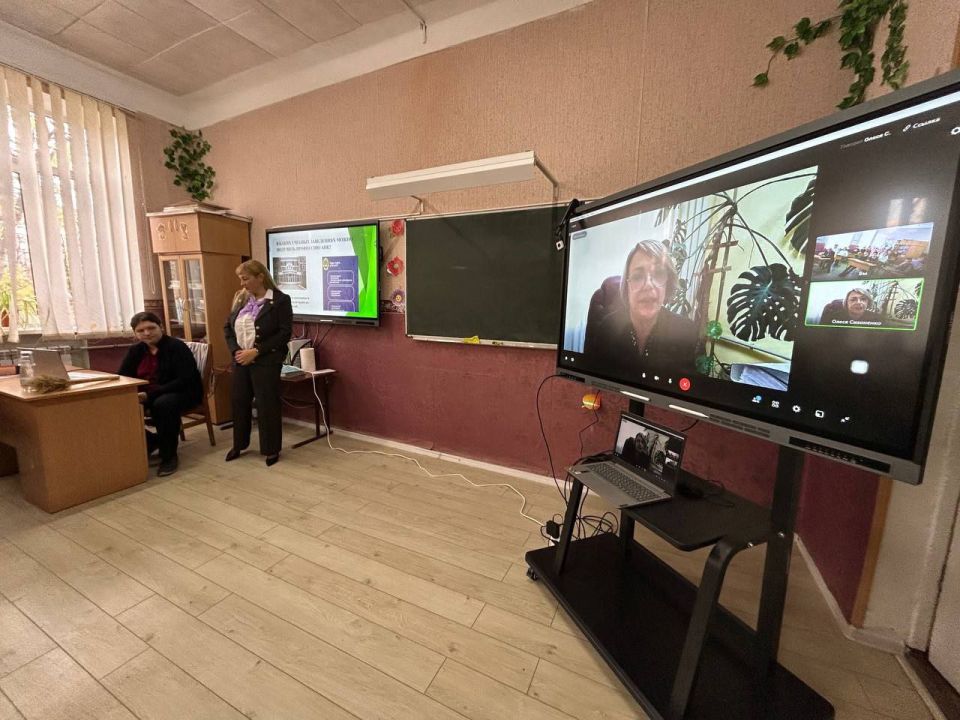В Ясиноватском муниципальном округе 15 октября 2025 года в рамках партийного проекта «Российское село» на базе ГБОУ школа № 4 проведен открытый агроурок В Ясиноватском муниципальном округе 15 октября 2025 года в рамках партийного проекта «Российское село» на базе ГБОУ школа № 4 проведен открытый агроурок