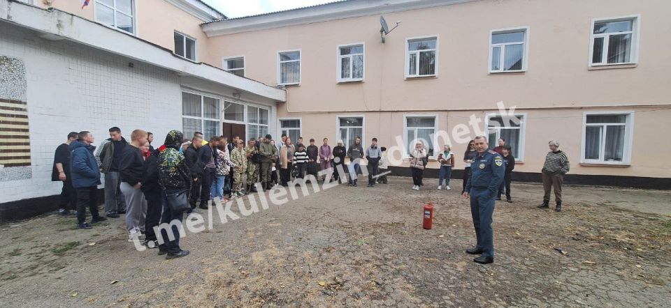 Сегодня в Донецком строительном техникуме состоялось мероприятие для подростков, в том числе детей-сирот и детей находящихся на полном государственном обеспечении Сегодня в Донецком строительном техникуме состоялось мероприятие для подростков, в том числе детей-сирот и детей находящихся на полном государственном обеспечении