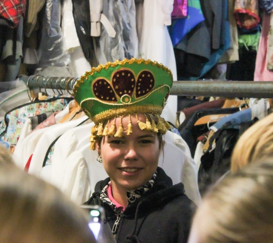 Занавес поднят: старшеклассники Макеевки раскрыли тайны театрального закулисья Занавес поднят: старшеклассники Макеевки раскрыли тайны театрального закулисья