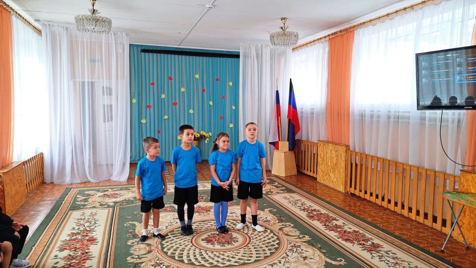 Сегодня библиотекари центральной детской библиотеки совместно с ГКДОУ «Детский сад №5» провели громкие чтения рассказов о папе «Это все о нем, о папе моем», приуроченное ко Дню отца Сегодня библиотекари центральной детской библиотеки совместно с ГКДОУ «Детский сад №5» провели громкие чтения рассказов о папе «Это все о нем, о папе моем», приуроченное ко Дню отца