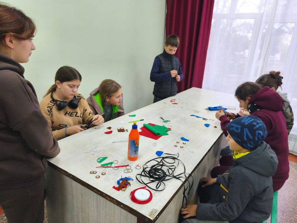 Слова «отец» и «Отечество» имеют одинаковые корни Слова «отец» и «Отечество» имеют одинаковые корни