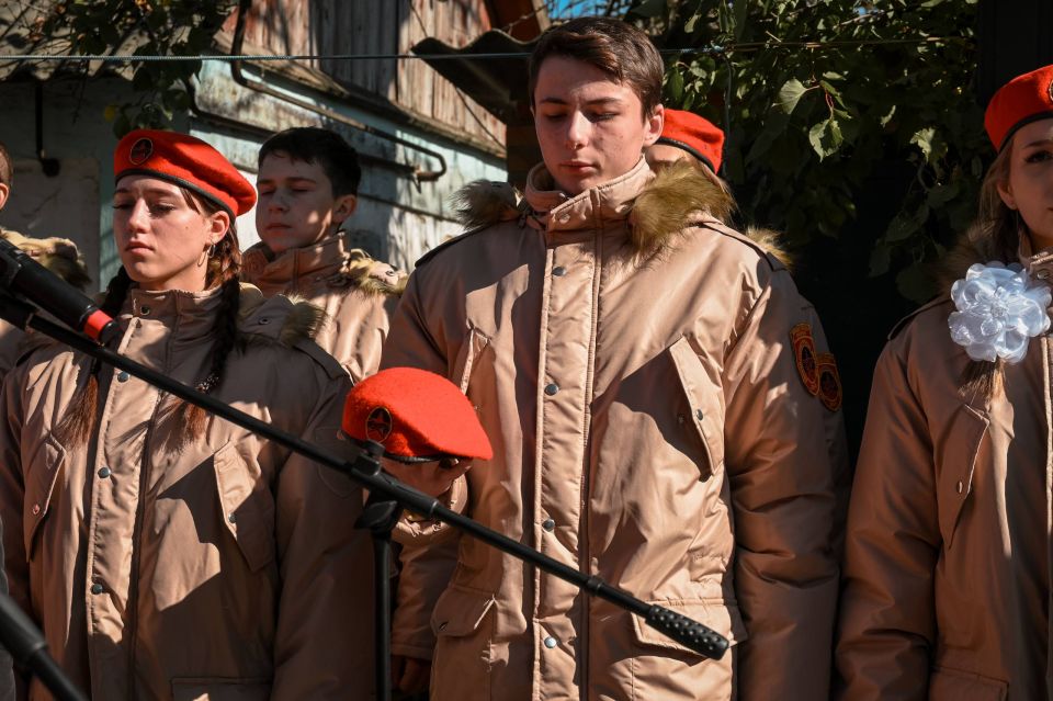 В Старобешево установили Звезду Героя Сергею Хонахбееву В Старобешево установили Звезду Героя Сергею Хонахбееву